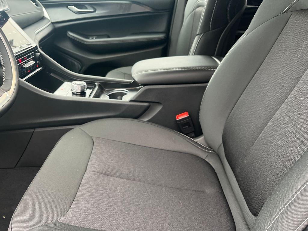 new 2025 Jeep Grand Cherokee car, priced at $40,271