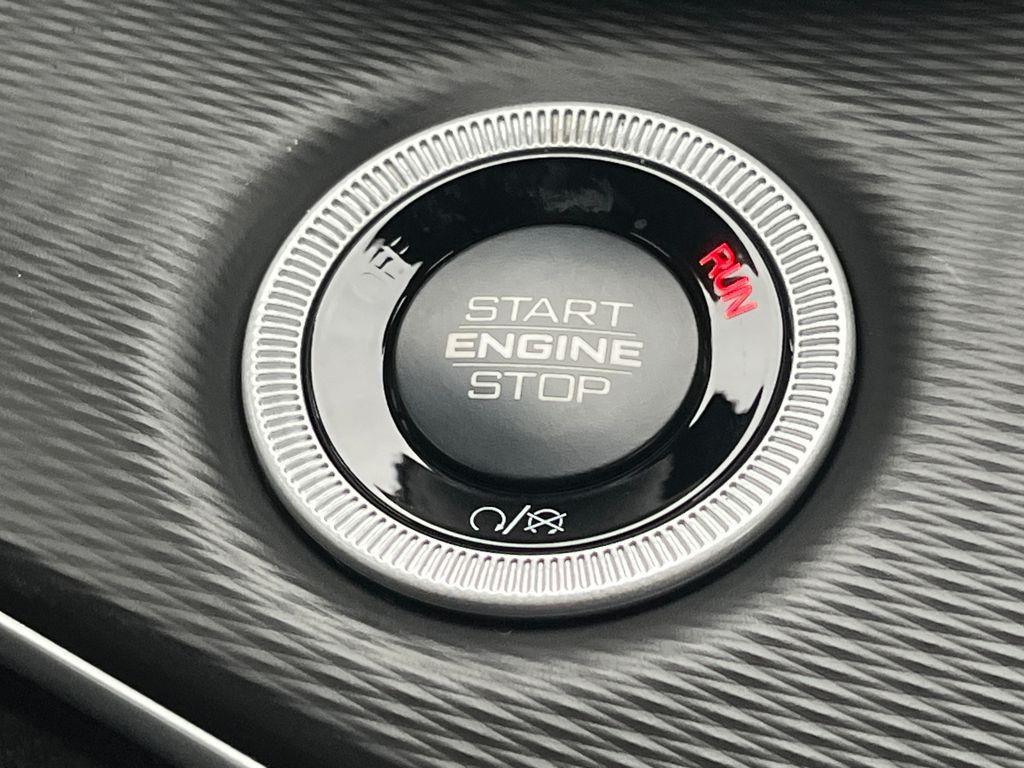 new 2025 Jeep Grand Cherokee car, priced at $40,271