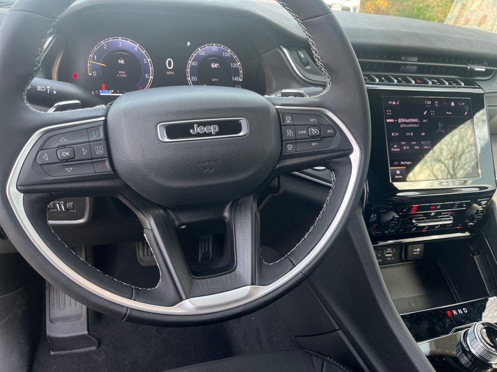 new 2025 Jeep Grand Cherokee car, priced at $41,042