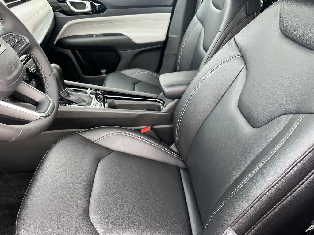 new 2025 Jeep Compass car, priced at $33,033