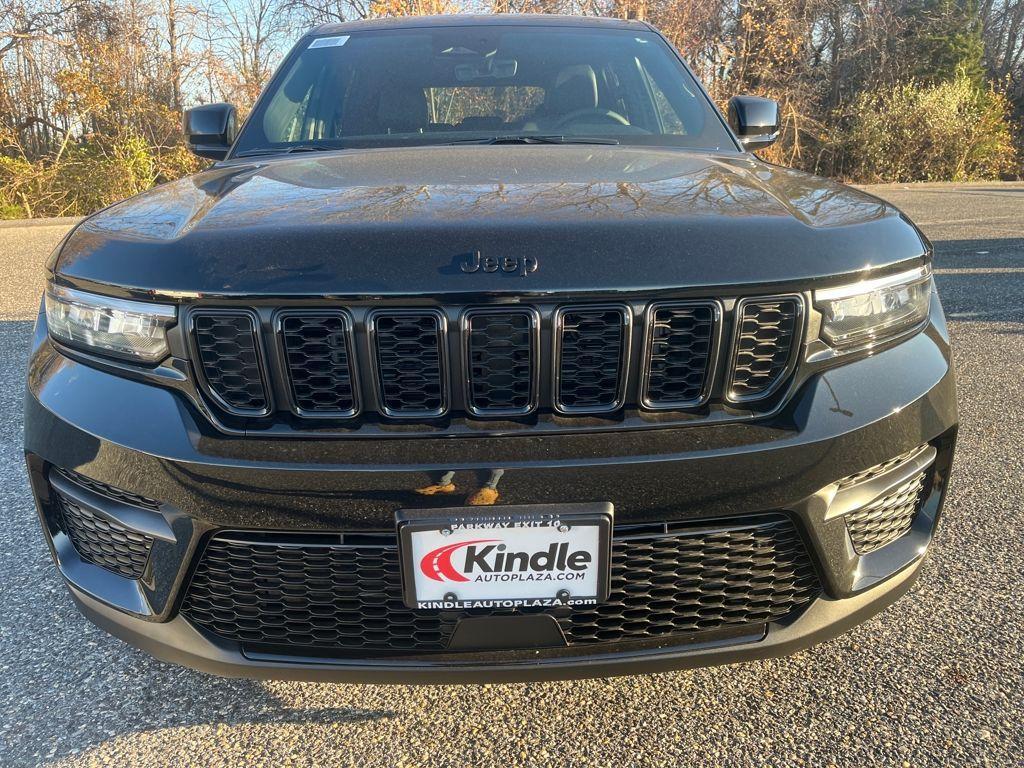 new 2025 Jeep Grand Cherokee car, priced at $44,553
