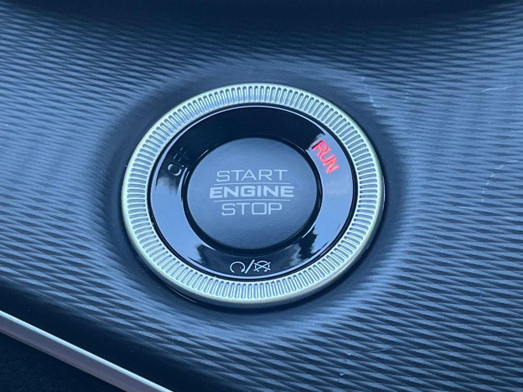 new 2025 Jeep Grand Cherokee car, priced at $44,053