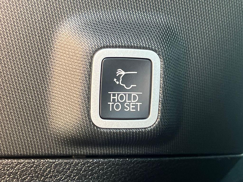 new 2025 Jeep Grand Cherokee car, priced at $44,053