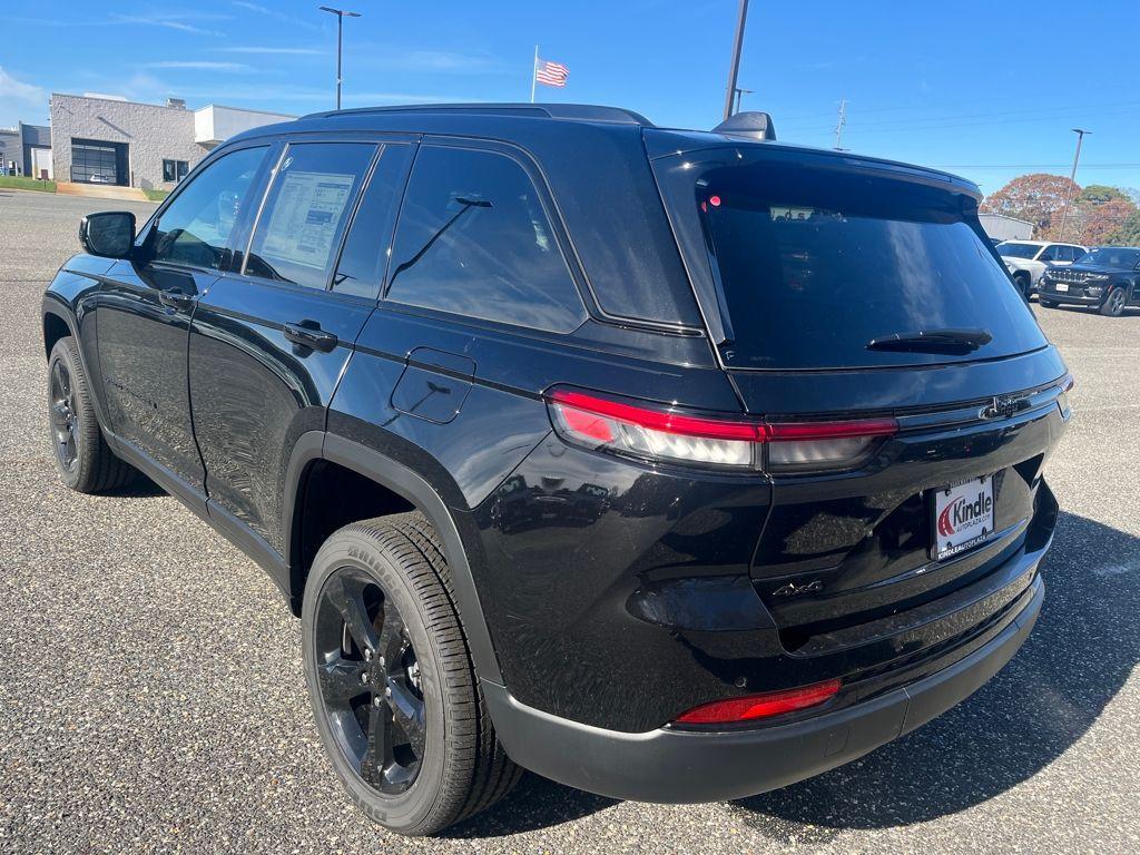 new 2025 Jeep Grand Cherokee car, priced at $44,053
