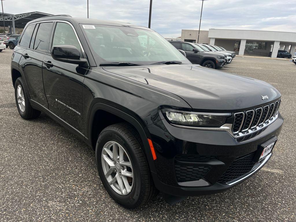 new 2025 Jeep Grand Cherokee car, priced at $40,271