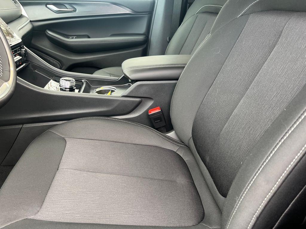 new 2025 Jeep Grand Cherokee car, priced at $40,271