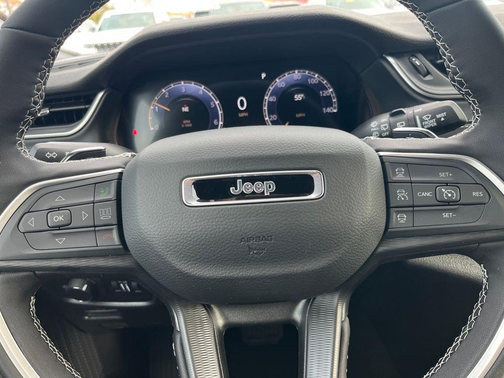 new 2025 Jeep Grand Cherokee car, priced at $38,271