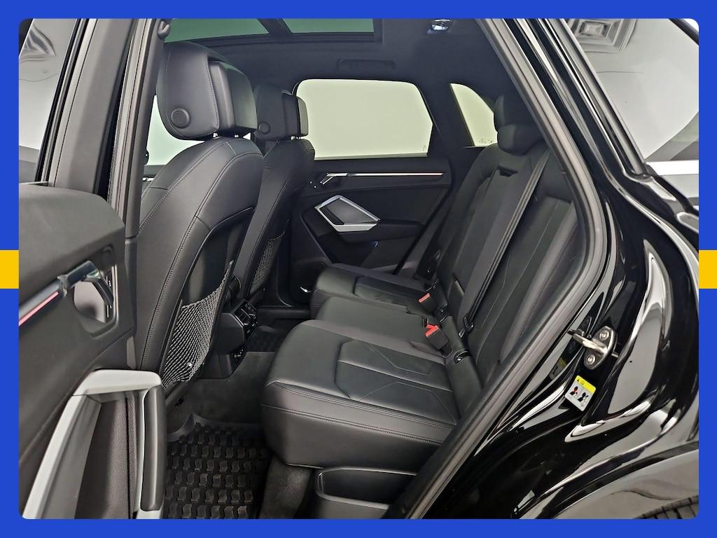 Audi Q3 view 26