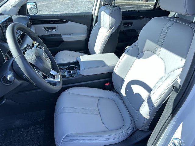 new 2025 Honda Pilot car, priced at $51,550