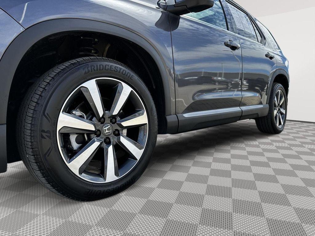 used 2025 Honda Pilot car, priced at $49,000
