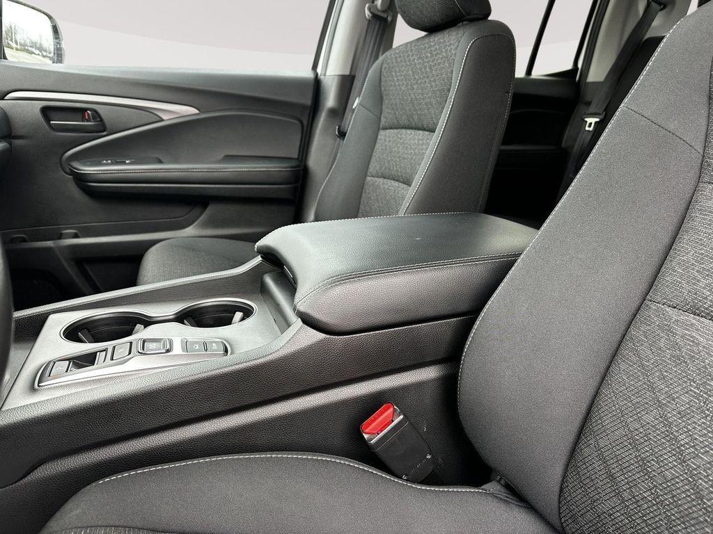 used 2025 Honda Ridgeline car, priced at $36,500