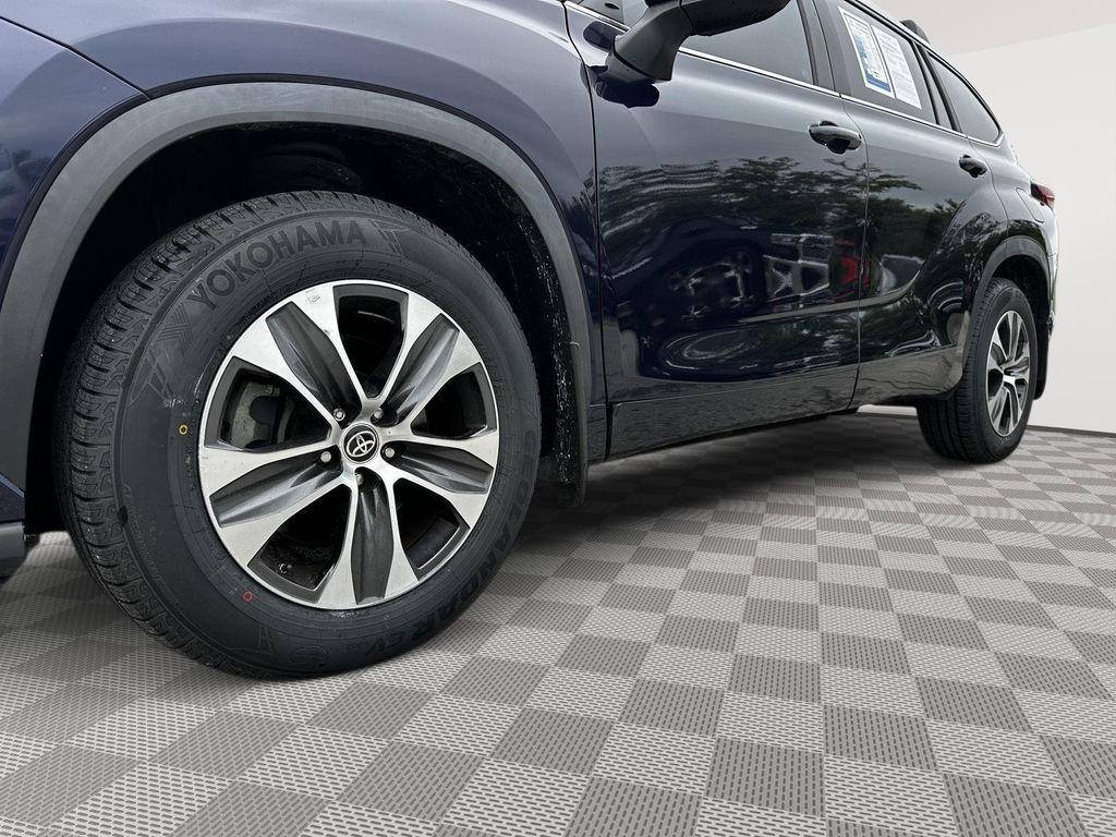 used 2023 Toyota Highlander car, priced at $35,000