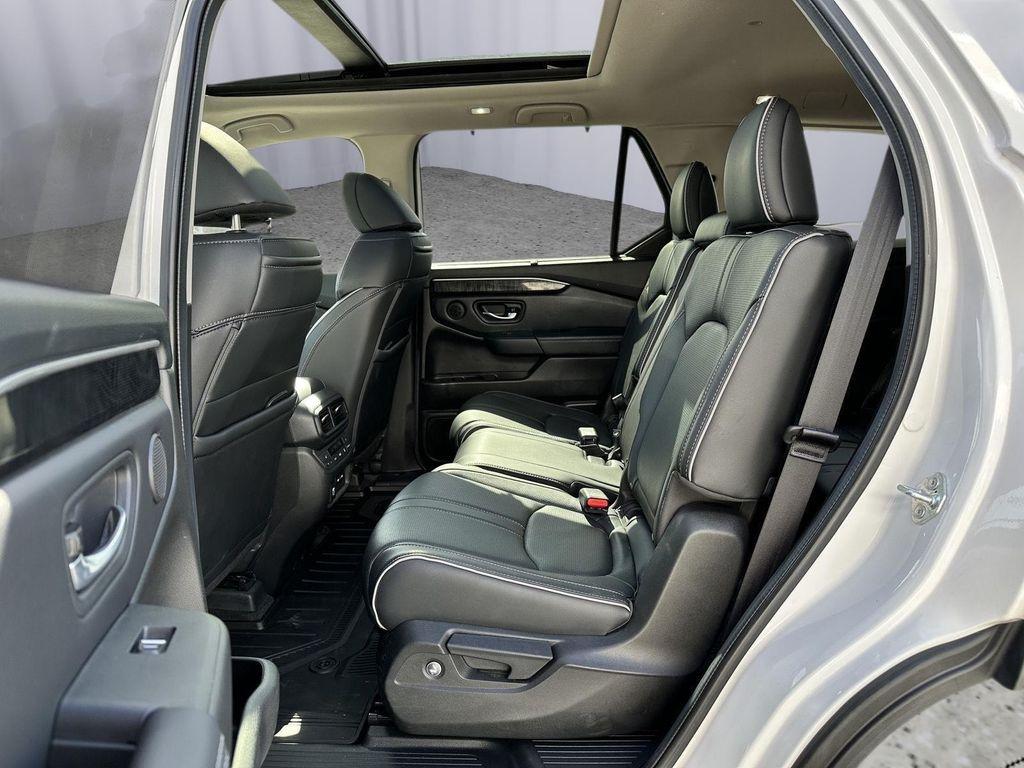 used 2024 Honda Pilot car, priced at $39,800