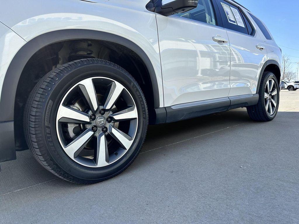 used 2024 Honda Pilot car, priced at $39,800