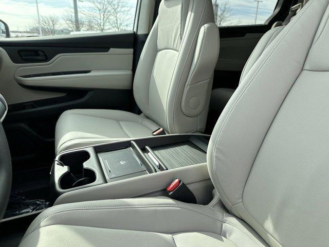 new 2026 Honda Odyssey car, priced at $44,290