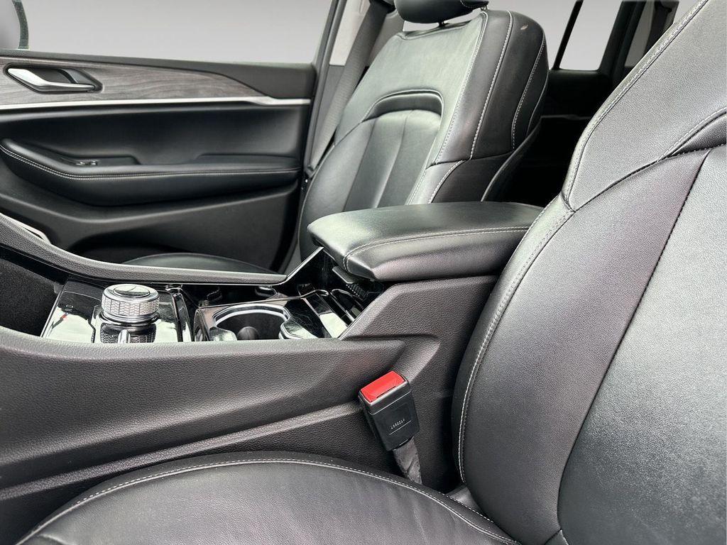 used 2022 Jeep Grand Cherokee car, priced at $28,000