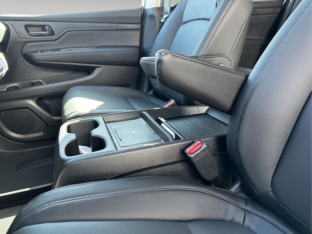 new 2026 Honda Odyssey car, priced at $43,340