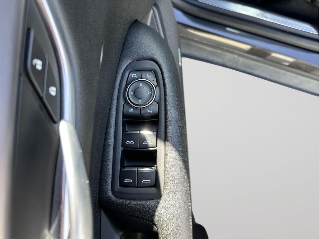 used 2017 Cadillac XT5 car, priced at $17,500