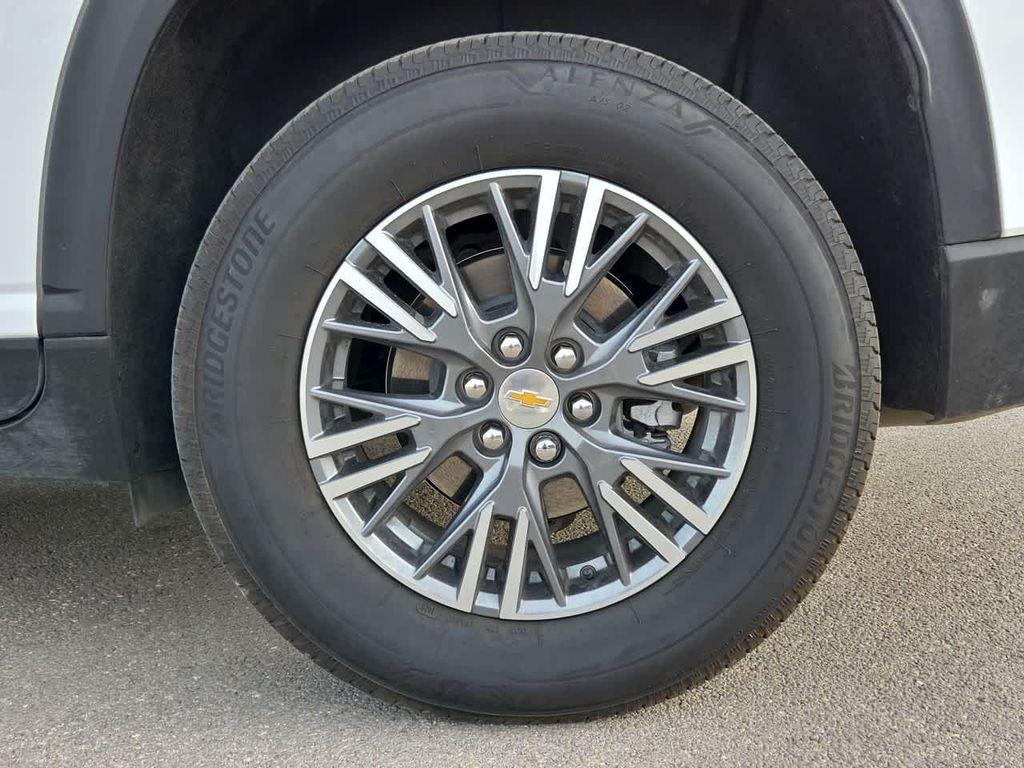 used 2025 Chevrolet Traverse car, priced at $37,986