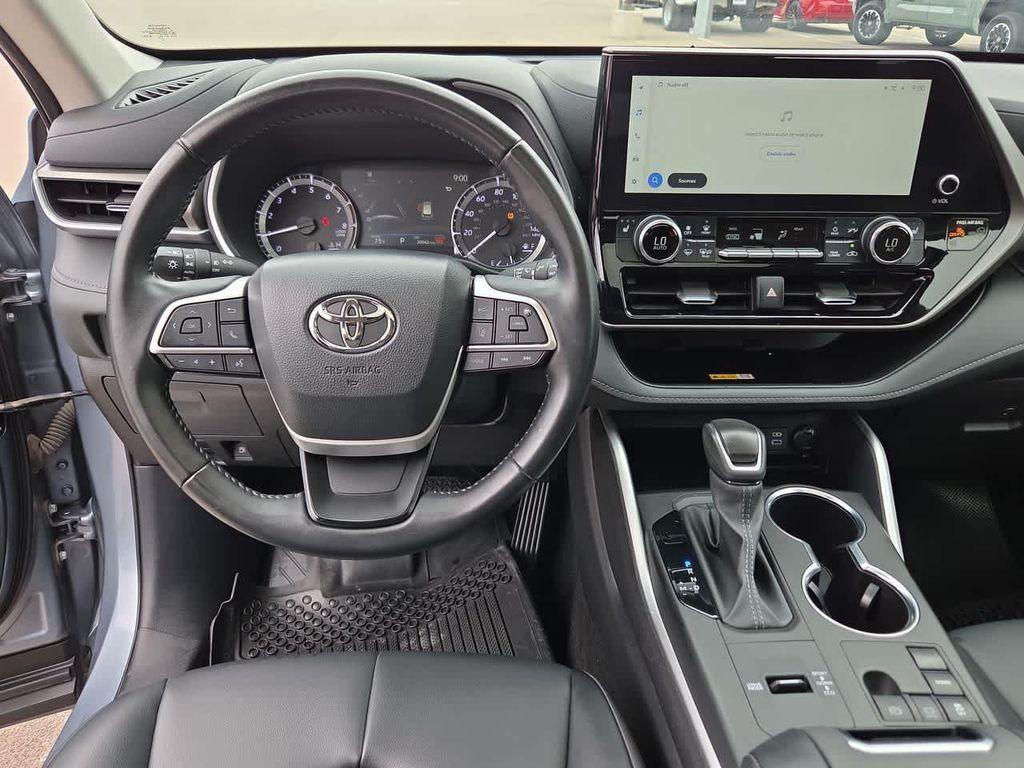 used 2024 Toyota Highlander car, priced at $40,211