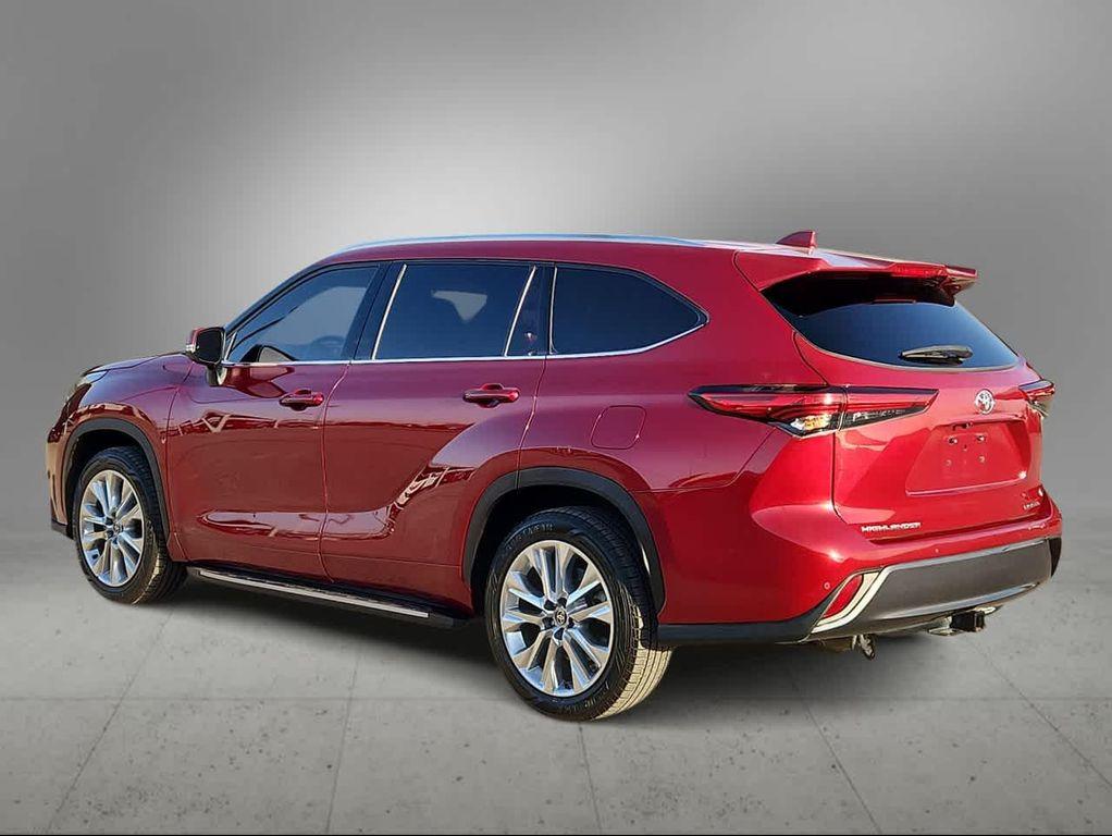 used 2021 Toyota Highlander car, priced at $33,986