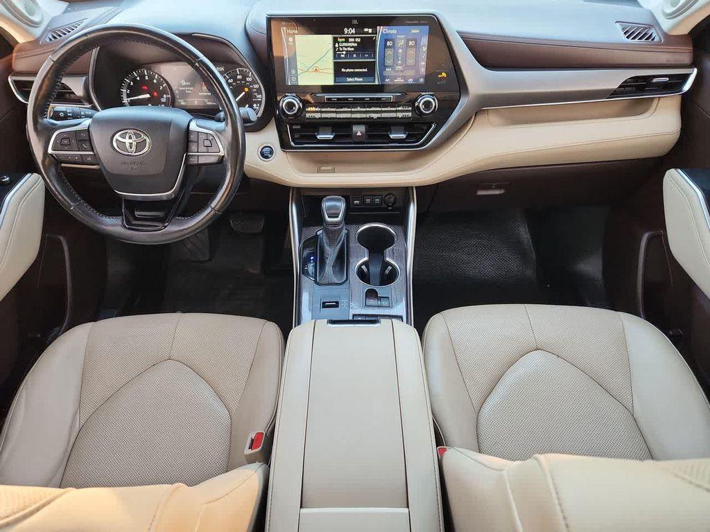 used 2021 Toyota Highlander car, priced at $33,986
