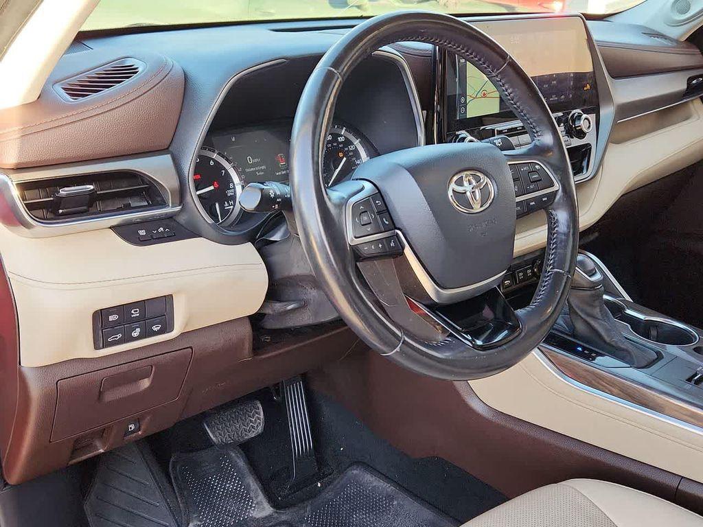 used 2021 Toyota Highlander car, priced at $33,986