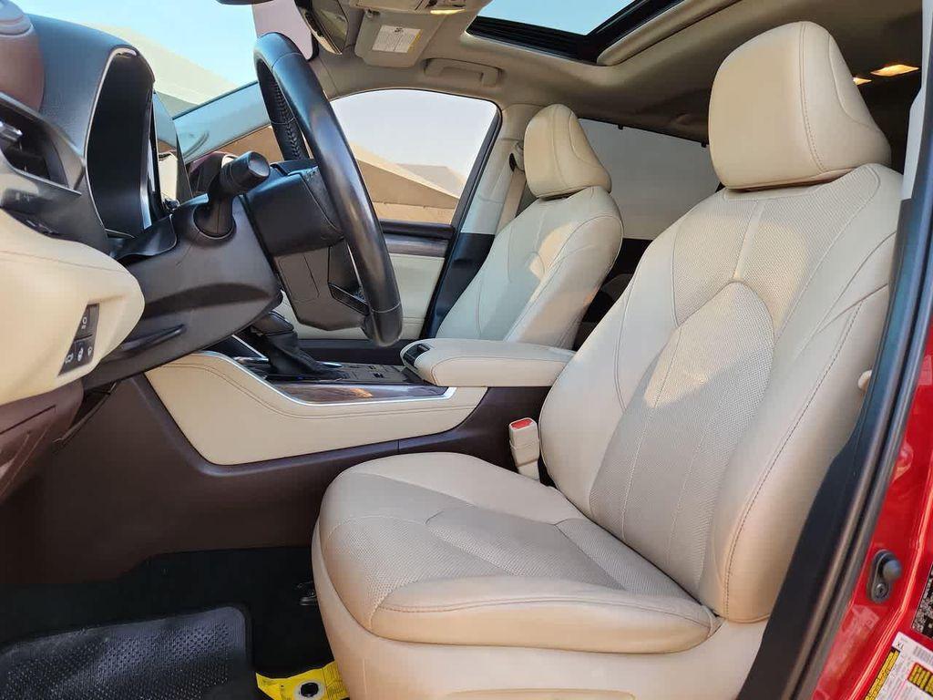 used 2021 Toyota Highlander car, priced at $33,986