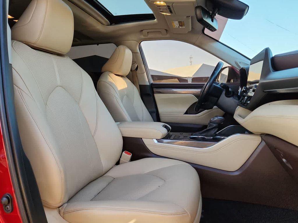 used 2021 Toyota Highlander car, priced at $33,986