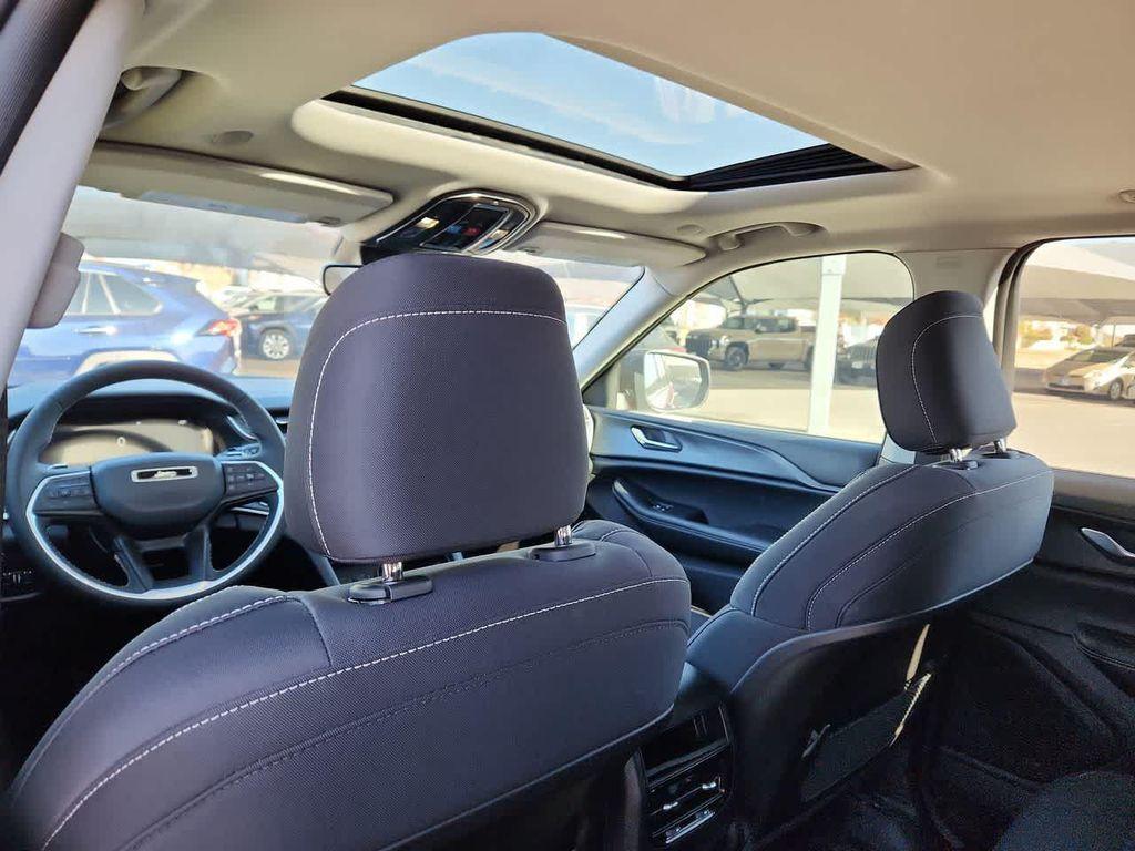 used 2024 Jeep Grand Cherokee car, priced at $27,986