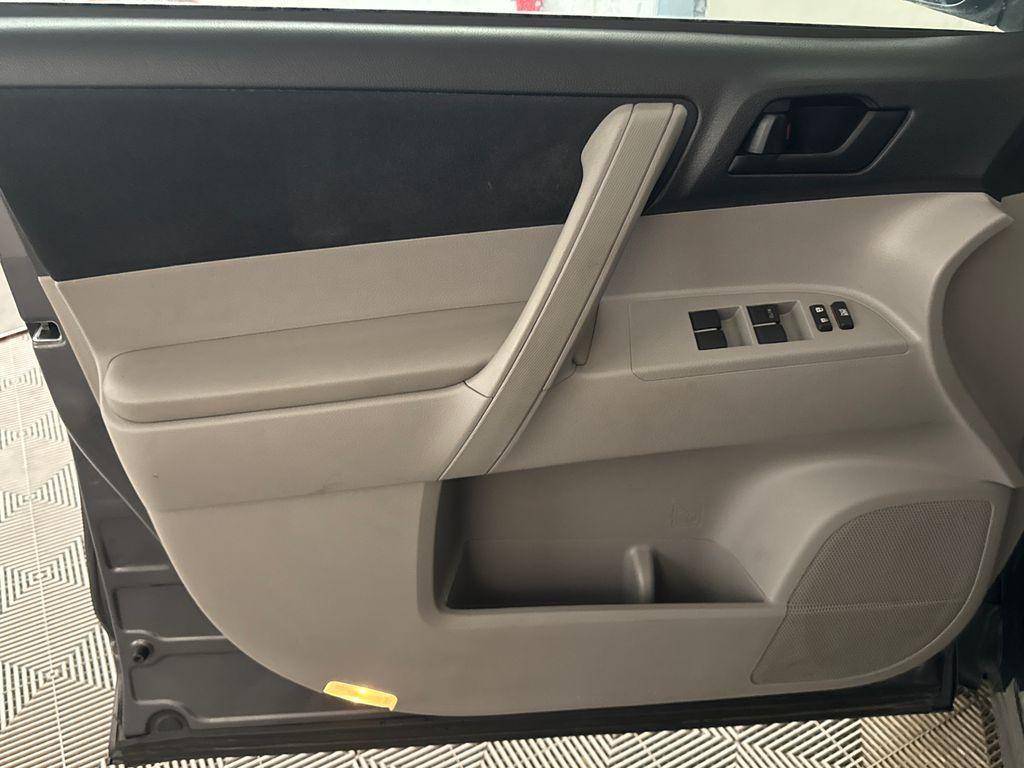 used 2013 Toyota Highlander car, priced at $11,200