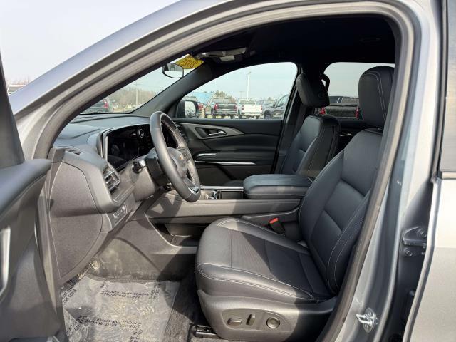used 2025 Chevrolet Traverse car, priced at $36,995