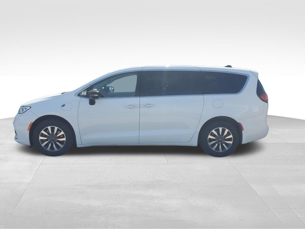 used 2024 Chrysler Pacifica Hybrid car, priced at $29,160