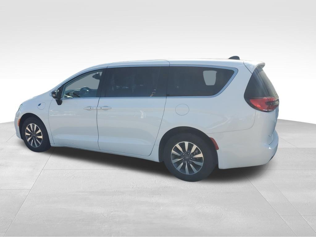 used 2024 Chrysler Pacifica Hybrid car, priced at $29,160