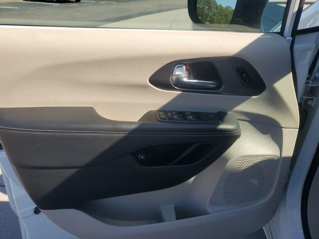 used 2024 Chrysler Pacifica Hybrid car, priced at $29,160
