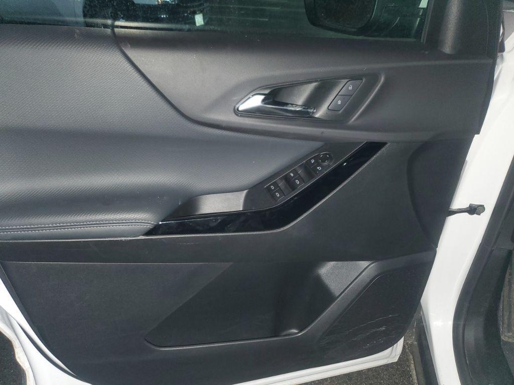 used 2025 Chevrolet Equinox car, priced at $25,001