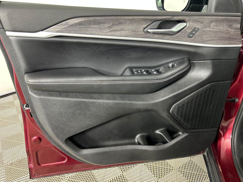 used 2023 Jeep Grand Cherokee car, priced at $32,234
