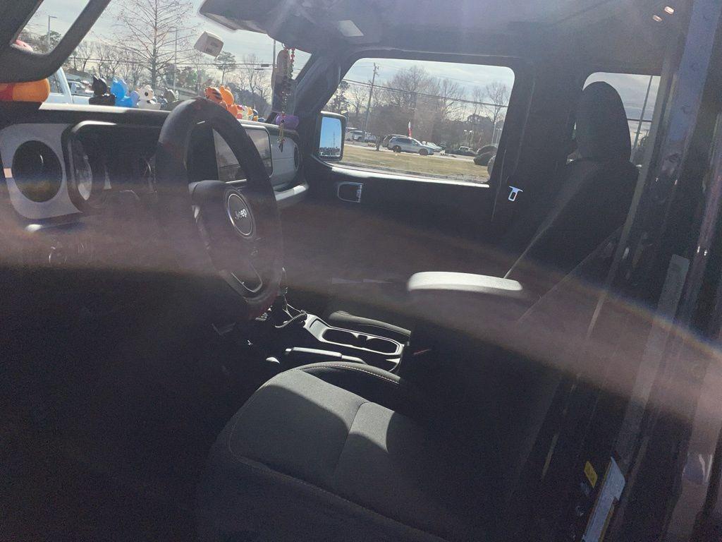 used 2024 Jeep Gladiator car, priced at $33,415