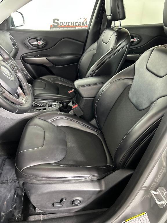 used 2019 Jeep Cherokee car, priced at $12,229