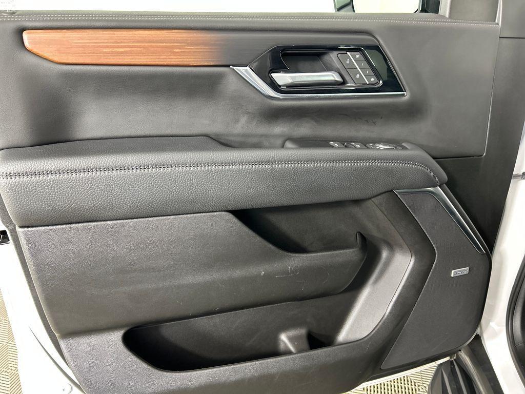 used 2025 GMC Yukon car, priced at $70,357