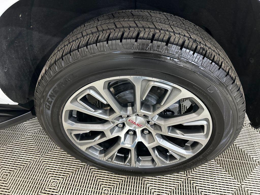 used 2025 GMC Yukon car, priced at $70,357