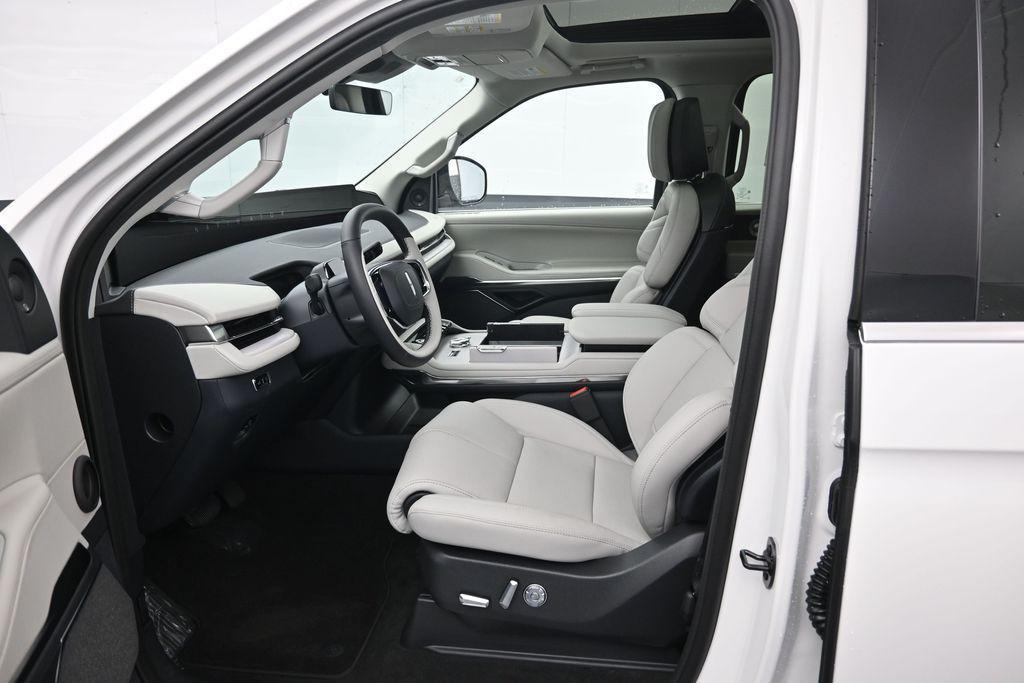 new 2026 Lincoln Navigator car, priced at $99,300