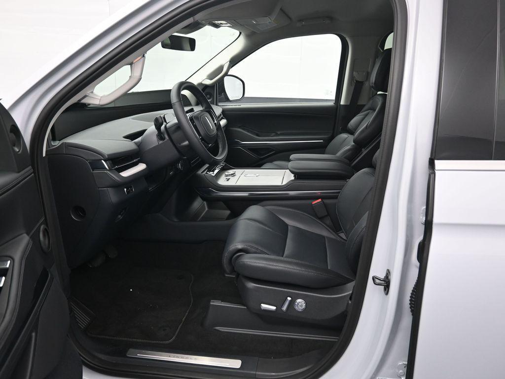 new 2026 Lincoln Navigator car, priced at $91,721