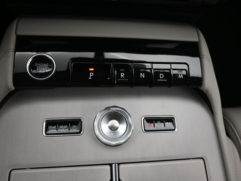 new 2026 Lincoln Navigator car, priced at $88,549