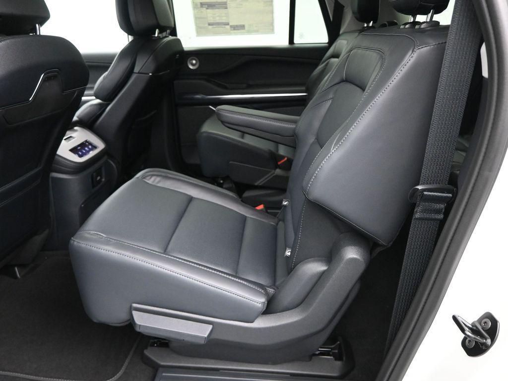 new 2025 Lincoln Navigator car, priced at $91,300
