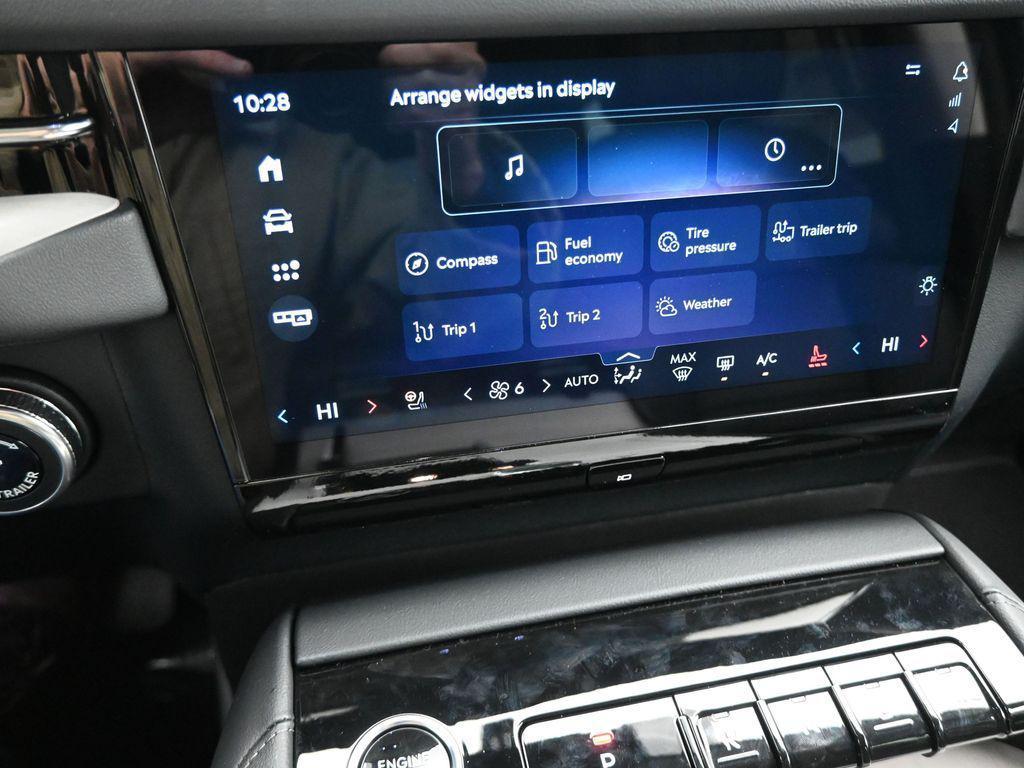 new 2025 Lincoln Navigator car, priced at $91,300