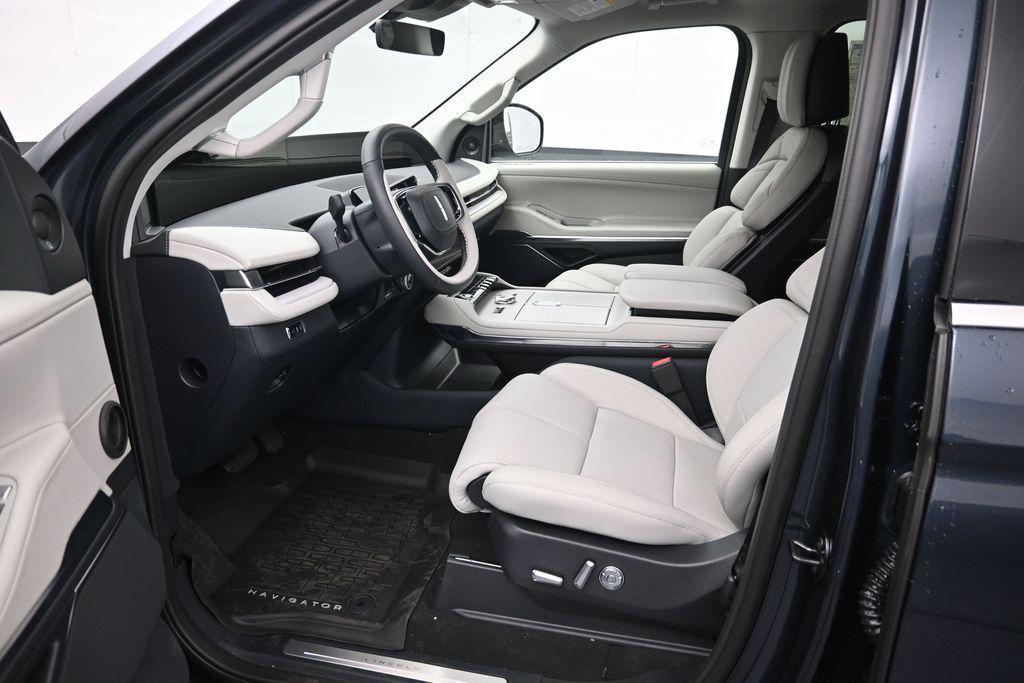 new 2026 Lincoln Navigator car, priced at $91,721