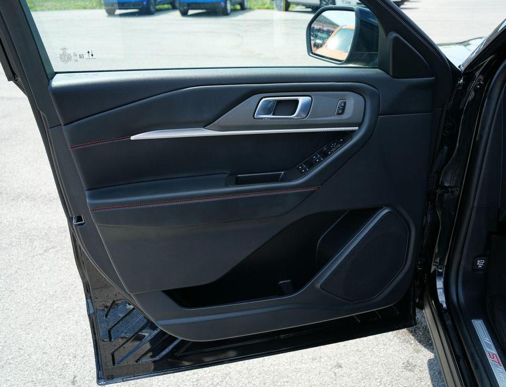 used 2025 Ford Explorer car, priced at $38,854