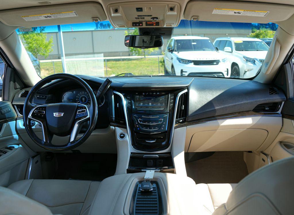 used 2019 Cadillac Escalade ESV car, priced at $31,422