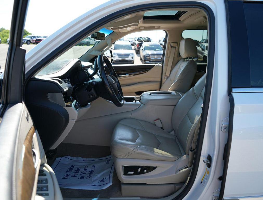 used 2019 Cadillac Escalade ESV car, priced at $31,422